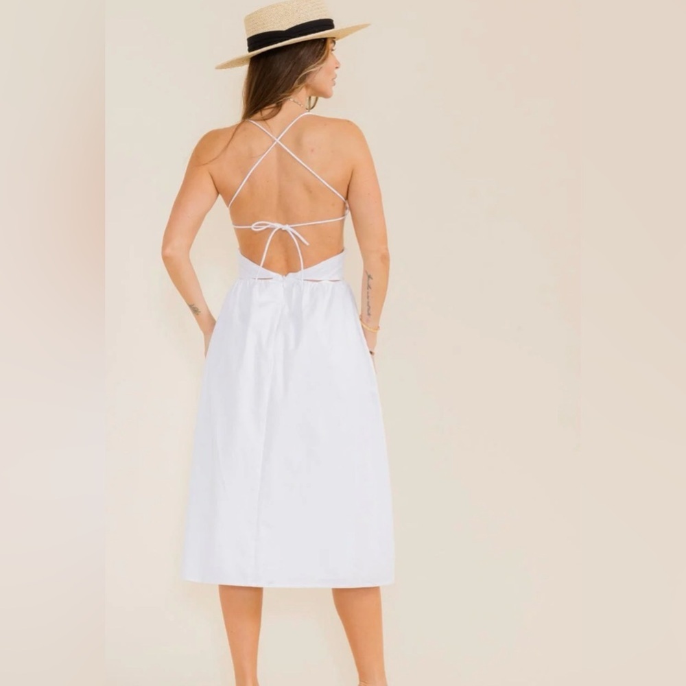 Women’s White Sleeveless open back key hole Midi Dress NWT - Picture 4 of 9